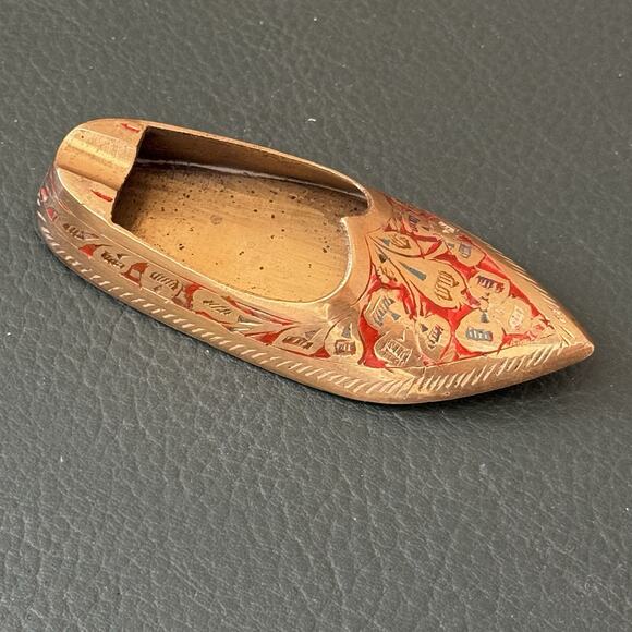 Vintage Brass Shoe Ashtray Hand Etched Red Slipper India Genie Aladdin - Picture 9 of 16